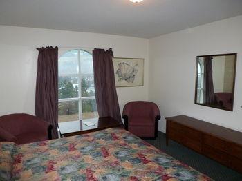 Airport Inn Lakeside Winfield Exterior photo